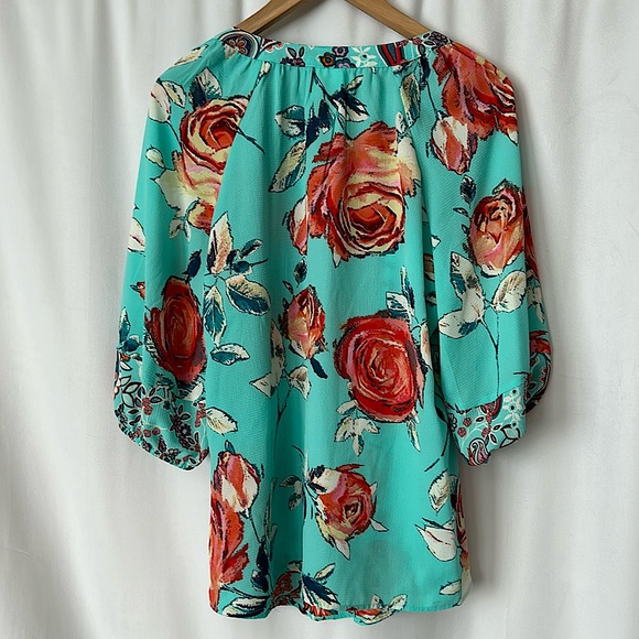Fig and Flower Light Blue Floral 3/4 Sleeve Blouse Shirt Top **Size 1X** 🌸🌸 - Picture 2 of 5